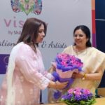 Shilpa Tulaskar Instagram - I can’t thank you enough Medhatai ❤️❤️❤️ for giving us this super start. For being our lucky charm @vishaybyshilpatulaskar .Your words of encouragement mean so much to us. 🙏🏻🙏🏻 🙏🏻 @medhakulkarni_bjp