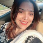Shilpa Tulaskar Instagram - Like a sunflower that follows every movement of the sun, I turn towards you, to follow you my Lord…❤️❤️ #molartomolarsmile #smilethroughitall #work #workhardplayhard #skin #hair #lipcolour #bareface #bareskin