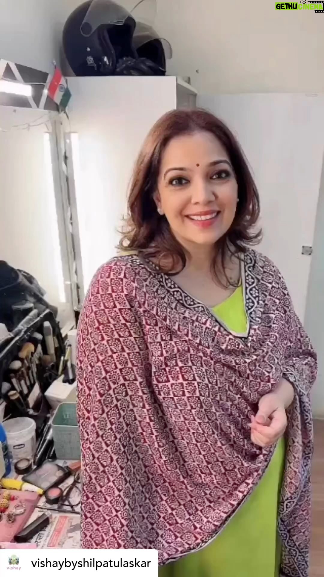 Shilpa Tulaskar Instagram - Posted @withregram • @vishaybyshilpatulaskar @potricraftdecor तुमच्यासाठी घेऊन येताहेत मातीतून तयार झालेल्या काही खास वस्तू. भेटा मनाली आणि वैष्णवीला पहा त्या या प्रदर्शनामध्ये तुमच्यासाठी काय घेऊन येताहेत. डेक्कन जिमखाना क्लबहाऊस पुणे येथे 24,25,26 फेब्रुवारीला भेटूया.... #Vishaybyshilpatulaskar #Vishay #ShilpaTulaskar #ll gNew #Trending #blocksandbeyond