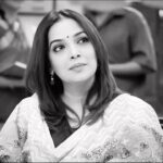 Shilpa Tulaskar Instagram – Of love and longing ♥️ ! From me to you. The sepia mood 😊✨✨✨
 #sepia #trendingreels #trendingsongs #monochrome #wednesday #apple #actor