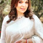 Shilpa Tulaskar Instagram - I shall be telling this with a sigh Somewhere ages and ages hence: Two roads diverged in a wood, and I- I took the one less travelled by, And that has made all the difference. -Frost. Hair: @sandhyabalakrishnan83 Makeup: @im_mr_ketzsolzofficial_ Jewellery: @_artbysia_ @sneha_dasari Styling: @killarisri #trendingsongs #trending #instagram #trendingreels #picoftheday #sarees #india #indianwear #indianphotography #makeup #hairstyles #jewellerydesign #jewellery