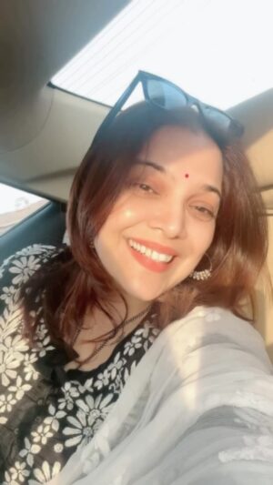 Shilpa Tulaskar Instagram - Beyond this place of wrath and tears 
Looms but the Horror of the shade,
And yet the menace of the years,
Finds, and shall find me, unafraid. 
-W.E.H ♥️ 
Bare your skin. Bare your soul once in a while.  Achha hota hai😊 Hai na? 

#sunday #bareskin #nomakeup #cleanskin #skincare #skincareroutine #sunscreen everyday #vitaminc every day