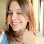 Shilpa Tulaskar Instagram - When you and the light both feel right 😊♥️ … And find this song by your favourite ! @varshasinghdhanoa ♥️♥️♥️ Guess the lipcolour ? #smiles #lips #favouritelipstick #molartomolarsmile #lipcolour #bare #bareskin