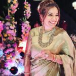 Shilpa Tulaskar Instagram - Can’t have enough of this number by @ap.dhillxn ❤️❤️❤️❤️ Thank God you can’t hear the full throated laugh that was happening here ! Was far from ladylike 🙈🙈🙈😂😂😂😂. And I can wink with both eyes😜. But… bohot pyaar from me to all of you . More pictures from this magical night and in this beautiful saree and exquisite jewellery to follow 😊… Interested? Hair : @sandhyabalakrishnan83 ❤️ Makeup: @im_mr_ketzsolzofficial_ Jewellery: @sneha_dasari @_artbysia_ Styling: @killarisri I’m cared for by : @jeetudas1994 and almost everyone 😊❤️ #saree #indianwear #jewellery #skincare #haircare #makeup #actorslife #molartomolarsmile #work