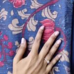 Shilpa Tulaskar Instagram - Posted @withregram Breaking glass ceilings, breaking cords… tying silken knots of friendship and sisterhood !!! What @reshimkosh_ethnicthreads did at @vishaybyshilpatulaskar ❤️❤️❤️ विषय सोबतजपल्या गेलेल्या रेशीमगाठी... @reshimkosh_ethnicthreads ‘ विषय ‘ प्रदर्शन #Vishaybyshilpatulaskar #Vishay #ShilpaTulaskar #SomethingNew #Trending #pune #exibition