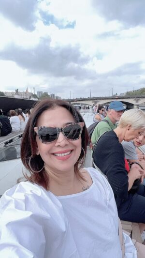Shilpa Tulaskar Instagram - It’s the grey. It’s the white. And also the black 😊
#tbtparis #sein #actor #actorslife #makebelieve #womensupportingwomen #womensempowerment #actorsnotslaves