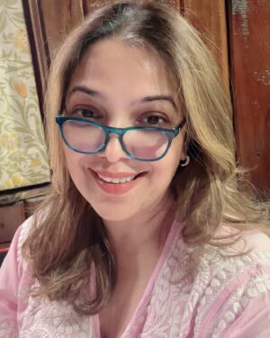 Shilpa Tulaskar Instagram - Nothing is ever black or white 😊
 Turquoise perception ! #swachnajarabhiyaan #swachdillabhiyaan Aankhein kholiye ! #india ♥️

#fortyandfabulous #myopia 😉 #upclose #upcloseandpersonal  #mohmaaya