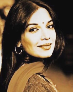 Shilpa Tulaskar Instagram - Throwback 2008 ! When the second baby was on her way and I was dating Dr. Shashank 😜. Dr. Armaan and Dr. Riddhima pretty much made up my life ! 😊 
  Guess the show??? Let me know. 
Also , would you like to know who clicked this? 
Also, #abidaparveen ❤️
#archive #blastfromthepast #throwbackfriday #hoops 😍