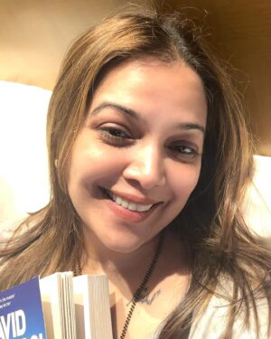 Shilpa Tulaskar Instagram - My Aai who was an avid reader always quoted her favourite authors while giving me life lessons.
 Make a book your friend. You  maybe  alone but never lonely said she. It does get very lonely sometimes. Without parents around. Sometimes it gets really ‘peopley’ outside. 
  Do you want to be another face in a crowd or a face surrounded by a crowd said she. When the noise around jumps decibels, I grab a book… I smell the pages, old or new… and find myself hugged by great company . 😊
 Here is my first read for 2024.
 #bibliophile #cinephile #bareskin #book #booklover