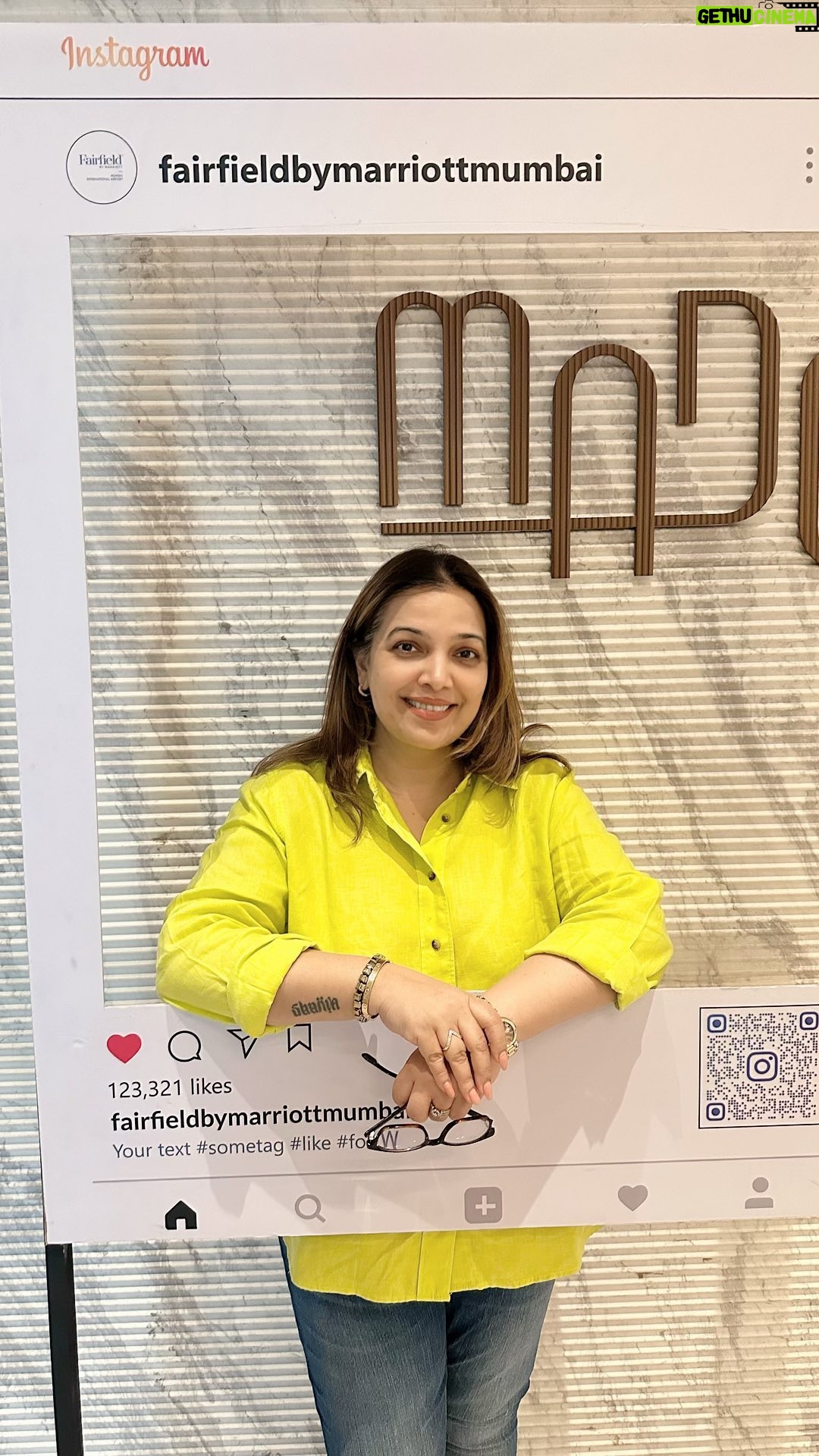 Shilpa Tulaskar Instagram - Sultry Sundays just got shinier only @fairfieldbymarriottmumbai ♥️ Thank you so much for having us over for your #sangriabrunch . The food was amazing, the ambience spicy and tangy . The hospitality really really warm ! Chef Siddhesh and Chef Sunil more love to you back! Deepika lots of good wishes for your journey♥️. The visit to the rooftop was spectacular 😊 Mr. Godse I really wished everyone would drop their forks and just listen to your melodious voice. All the best to you ♥️ #brunch #sangria #marriot #music #sunday #family