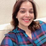 Shilpa Tulaskar Instagram - Back in the bay ! With my heart full of memories and happiness. Success is fragrant! Thank you team @vishaybyshilpatulaskar . You know who you are❤️. @colourchaap @the.loomcraft @wapra.store @chetana_vikas @potterydenofficial @ttanorisarees @suidora015 @panaash_collection @potricraftdecor @arjanahandcrafted @joolriefusion @vismayaethnicity @radhika.nalavade @blocksandbeyond_ @reshimkosh_ethnicthreads @littlethreads.india @stringyaffairs @umajosh @craftvillage_india @sakuraahandmades @smoothy.doo @art__tickle @vastra_utsav #umangarts and of course @twogood_pune for keeping us well fed😊❤️. You’re superb. 😘 #womenempowerment #womeninbusiness #womenentrepreneurs #womensupportingwomen #happywomen