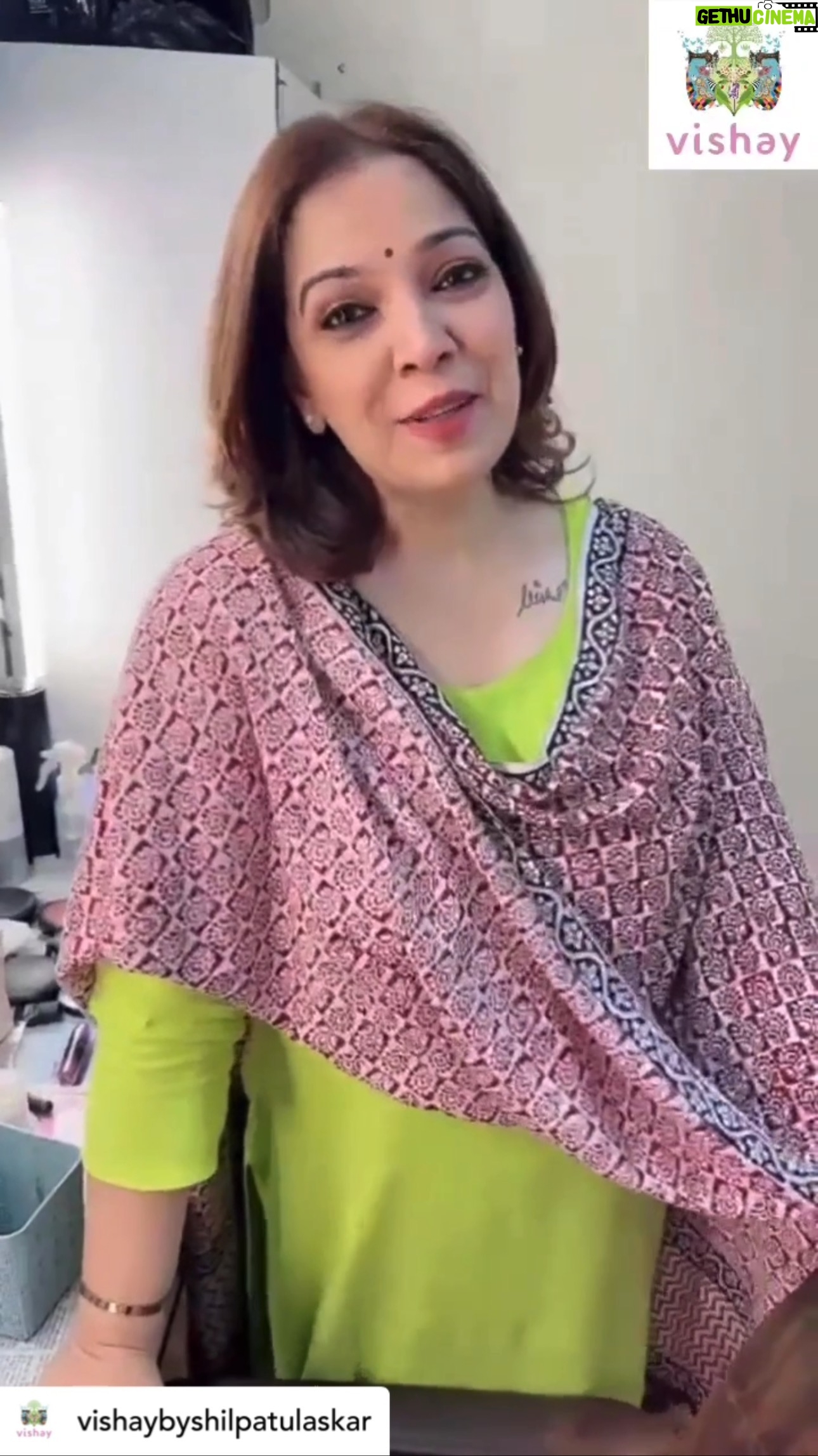 Shilpa Tulaskar Instagram - Posted @withregram • @vishaybyshilpatulaskar हाताने बनवलेलं काहीतरी खास घेऊन येताहेत @smoothy.doo आणि @art__tickle भेटा मृणालिनी आणि प्राचीला पहा त्या या प्रदर्शनामध्ये तुमच्यासाठी काय घेऊन येताहेत. डेक्कन जिमखाना क्लबहाऊस पुणे येथे 24,25,26 फेब्रुवारीला भेटूया.... #Vishaybyshilpatulaskar #Vishay #ShilpaTulaskar #ll gNew #Trending #smoothydoo #artTickle