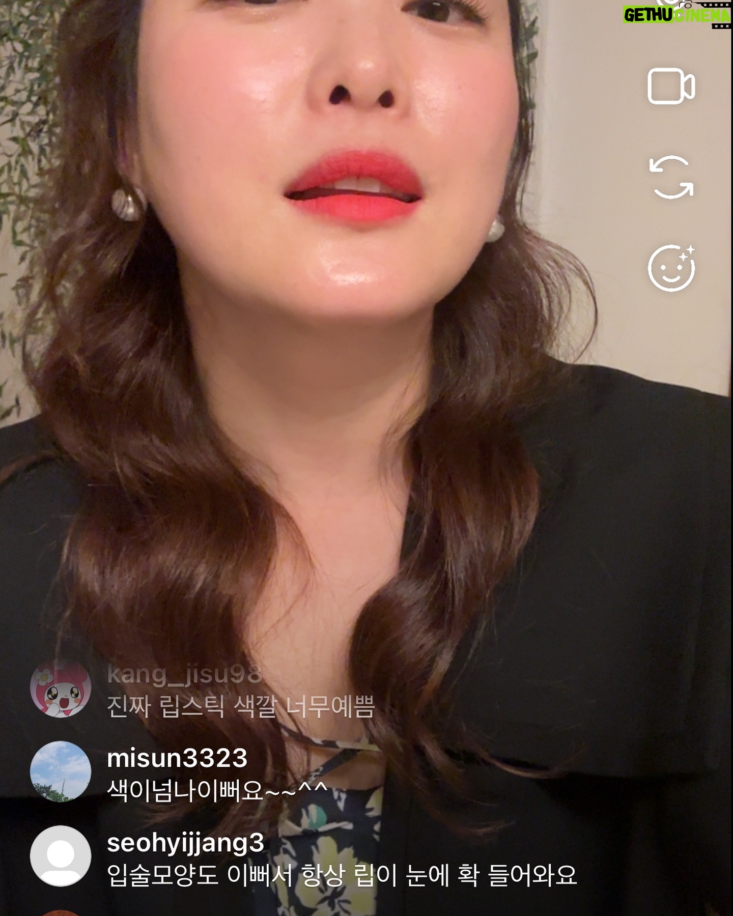 Shim Jin-hwa Instagram - - 오늘 그냥 수다라방이었는데 함께해줘셔서 감동🥹 자주 자주 해볼게요♥️ 오늘 예쁘다고 해주셔서 영상 사진 올려요🌸 원효씨 올때까지 안지울게요🤭 진짜 많이 물어보신 립은!! 드디어 첫 일정이 잡혔어요💋 2024. 06. 19- 2024. 06. 21 그리고 피타니 로젠지 글루타치온🤍 2024. 06. 10. - 2024. 06. 12