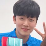 Shim Jin-hwa Instagram - - 우리 매니저 현준이에요^^ 너무 잘생기고 귀엽죠~? 저 어제 현준이가 아들이냐는 얘기 들었지모예여~~ ㅋㅋㅋㅋㅋㅋㅋㅋㅋㅋㅋㅋㅋㅋㅋㅋㅋㅋ ㅋㅋㅋㅋㅋㅋㅋㅋㅋㅋㅋㅋㅋㅋㅋ ㅋㅋㅋㅋㅋㅋㅋㅋㅋㅋㅋㅋㅋㅋㅋㅋㅋㅋㅋㅋ ㅋㅋㅋㅋㅋㅋㅋㅋㅋㅋㅋㅋㅋ 그..그래 20살 차이면 아들뻘이짘ㅋㅋㅋㅋㅋ 🫠 하….. 오늘도 좋은 하루 되세요🤣