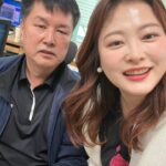 Shim Jin-hwa Instagram - - 올해는 5월 스케줄이 좀 많아서 미리 당겨서 다녀 온 모교🌸 학창시절, 교실 창문 밖으로 보이던 손에 박카스를 들고 운동장을 걸어오던 졸업생 선배님들 모습이 참 멋졌고 인상깊었으며 그날 다짐했었다. ‘나도 꼭 졸업 후 선생님들 뵈러 와야지-🌷’ 후배들도 만나고 선생님들도 너무 여전하시고😍 학교가면 그때 그 시간들이 생생한데 졸업한지 벌써 25년이라니….🥹 소중한 나의 인생의 기억들🫶 -2024. 4월의 어느날.
