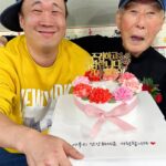 Shim Jin-hwa Instagram - - 어제 아부지도 뵙고 옴💕 올해 90세의 나이가 믿기지 않게 건강하시고 술도 한잔 하시는 아부지💛 어제 6.25부터 군대 얘기까지 ^^ 90년의 시간을 들음 ㅋㅋ 아부지~ 지금처럼 많이 웃고 건강하세요❣️ 매일 아부지 챙겨주시는 우리 기례이모 진심 감사합니다. 두 부부분은 하늘에서 내려오신 천사님이세요♥️ 늘 함께 해주는 우리 영수💜 고마워 고마워. 함께하고자했으나 날짜가 계속 안맞아 못온 사랑스런 당신들도 거마워. 우리 기례이모 광운대역 근처에서 마산아구찜해요!!! 근처 계시면 많이 애용해주세요🤗 [마산아구찜. 광운로 72]
