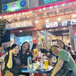 Shim Jin-hwa Instagram – –
청송친구들 서울 1박2일💛

45살 밖에 안됐어 우리🥰
더 신나게 살자❣️

포항 안동 상주 다 다른곳에 살지만
어디서 들은건 있어서
“힙지로” 가고 싶다고🤭

힙지로 찍고
다음날 잠수교 찍고
배부르다며 일말의 양심으로 볼링까지 알차게 치고
각자의 집으로💕

우리 매니저 현준이 볼링도 잘침👍
개인 최고기록🌸