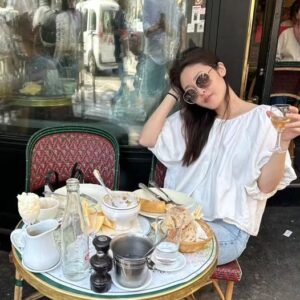Shin A-young Instagram - 마음이 몽글해지는 걸 보니 곧 가을이군🍂