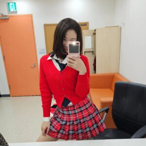 Shin A-young Instagram - 나갔다왔어요 
#복면가왕
#스테디셀러