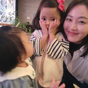 Shin A-young Instagram - 우리 진짜 성덕🤩🤩
찐루팡이었는데 루다네 가족과 만나게 되다니!!🥰

Had such a great time with the lovely @vera_kim86 fam!
Ruda you're such an angel😘😘
