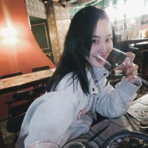 Shin A-young Instagram - 🍷=😊