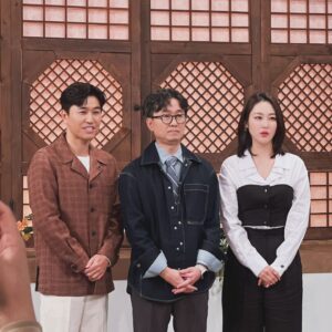 Shin A-young Instagram - 오랜만에 새 프로그램으로 인사드려요.
이번에 제 전공을 살려서 
지이이인짜 신개념 역사 프로그램 #설록 에 합류했습니다!!

아니, 녹화 시간 지인짜 긴데ㅋㅋ
너어무 재밌어서 시간 가는 줄 몰랐어요!!!!
첫 편은 그 유명한 장희빈편입니다.
근데 전 장희빈이 진짜 쎈캐인 줄 알았거든요?
노노
진짜 쎈캐는 따로 있었응.
숙종엄마 a.k.a 장희빈 시어머님이 찐이심

AXN E채널 K-star 에서 오늘 밤 8시 첫방송합니다
많관부🥰😍