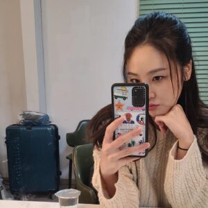 Shin A-young Instagram - 🇫🇷 or 🇲🇦 ?