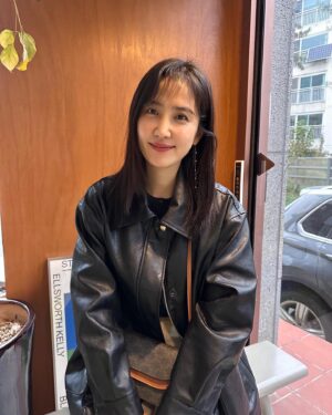 Shin Dong-mi Instagram - Photo by 김동원감독님 🤳🏼