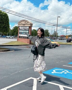 Shin Dong-mi Instagram - 동미 맑음 ☀️ 
 
I’m in the US right now🫰🏻