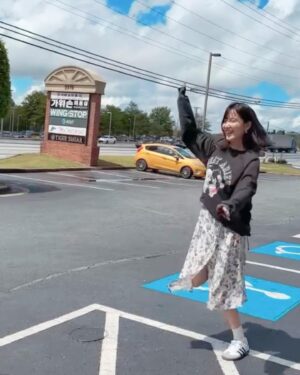Shin Dong-mi Instagram - 동미 맑음 ☀️ 
 
I’m in the US right now🫰🏻