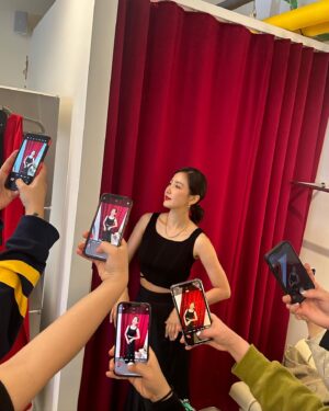 Shin Dong-mi Instagram - @styler_mag  촬영 함께한 모두 고마워요✨📸✨