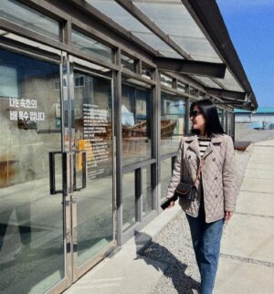 Shin Dong-mi Instagram - 여기는 속초 입니다 🌊🤍