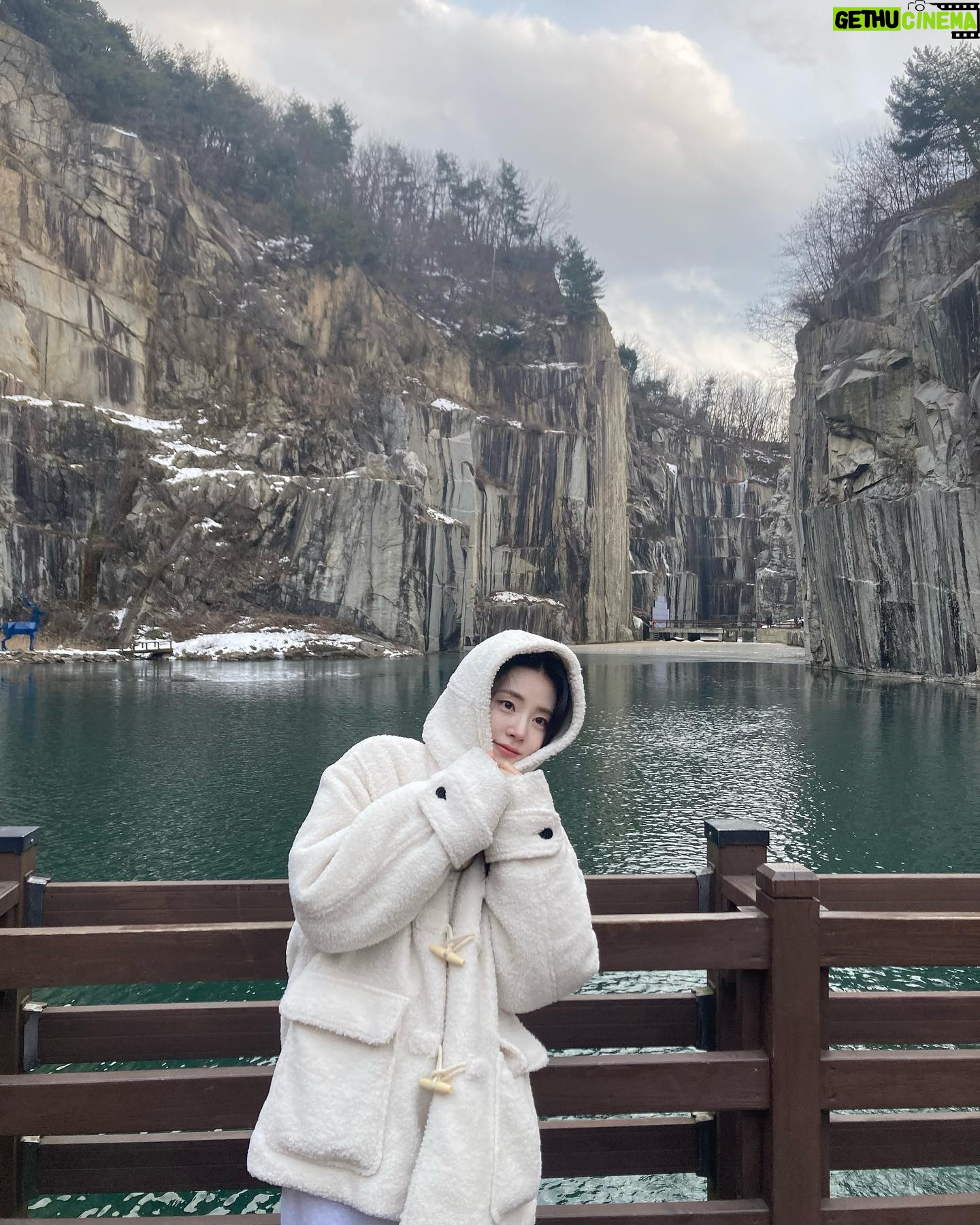 Shin Si-a - 19K Likes - 3월의 눈사람 출몰 사건 !! ⛄️