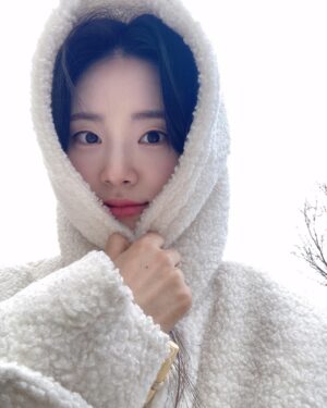 Shin Si-a Instagram - 3월의 눈사람 출몰 사건 !! ⛄️