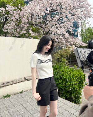 Shin Si-a Instagram - 몽글몽글 설렜던 봄날 ...💭🌸💗👼🏻