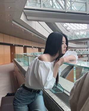 Shin Si-a Instagram - 순간순간 사랑하고 순간순간 행복하세요!
서로의 외로움에 분홍색깔 물들이며 사랑을 나누는 새해되길.
HAPPY NEW YEAR ! 🩷🐉 

( 사진첩 보며 고른 랜덤 2023 사진들이에요. 보다보니 추억이 새록새록... 2024년에도 소중한 추억 가득하길! )