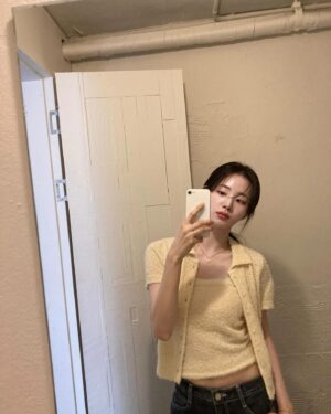 Shin Si-a Instagram - 몽글몽글 설렜던 봄날 ...💭🌸💗👼🏻