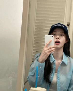 Shin Si-a Instagram - 몽글몽글 설렜던 봄날 ...💭🌸💗👼🏻