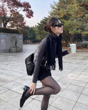 Shin Si-a Instagram - ☕️🕶️🍁