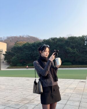 Shin Si-a Instagram - ☕️🕶️🍁