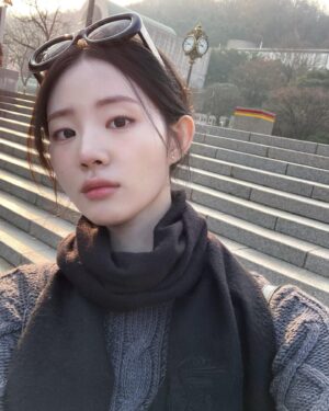 Shin Si-a Instagram - ☕️🕶️🍁