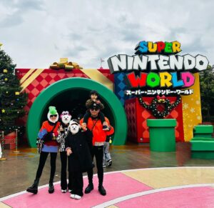 Shin Yazawa Instagram - ☆

念願のUSJへ！！

寒かったので
被りものがちょうどいい♡

スパイダーマンが終わる前に行けてよかったぁ♡

子どもたちが喜んでくれたので私たち夫婦も楽しい時間を過ごせました♡

ずーっと楽しい時間でした☆

#usj
#ユニバーサルスタジオジャパン
#魔裟斗family