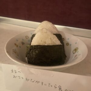 Shin Yazawa Instagram - ⭐︎

先日の話

体調不良で夕方寝込んでいた私に
おにぎりと麦茶を寝床にコソコソと
置いて行った次女と息子
その優しさが嬉しかった
ありがとう♡
おかげでゆっくり出来たよ

#気遣い
#思いやり
#感謝の気持ち
#ありがとう