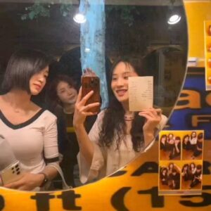 Shin Yeon-suh Instagram - J들과 있으면 나도 모르게 자꾸 어딘가에 도착해 있다