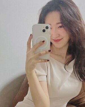 Shin Yeon-suh Instagram - 🙋🏻‍♀️