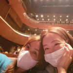 Shin Ae-ra Instagram – 지우덕분에 
호영씨 초대를 두번이나 받았네요
감사해요♡
내 문화생활파트너 띠우^^
담엔 뭐볼까?