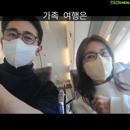 Shin Ae-ra - 14.2K Likes - 1년전 가족과함께했던 여행
행복한추억에 왜 살짝 코끝이 찡할까요
곧 과거가될 바로지금 이순간도
소중히 살아야겠어요♡