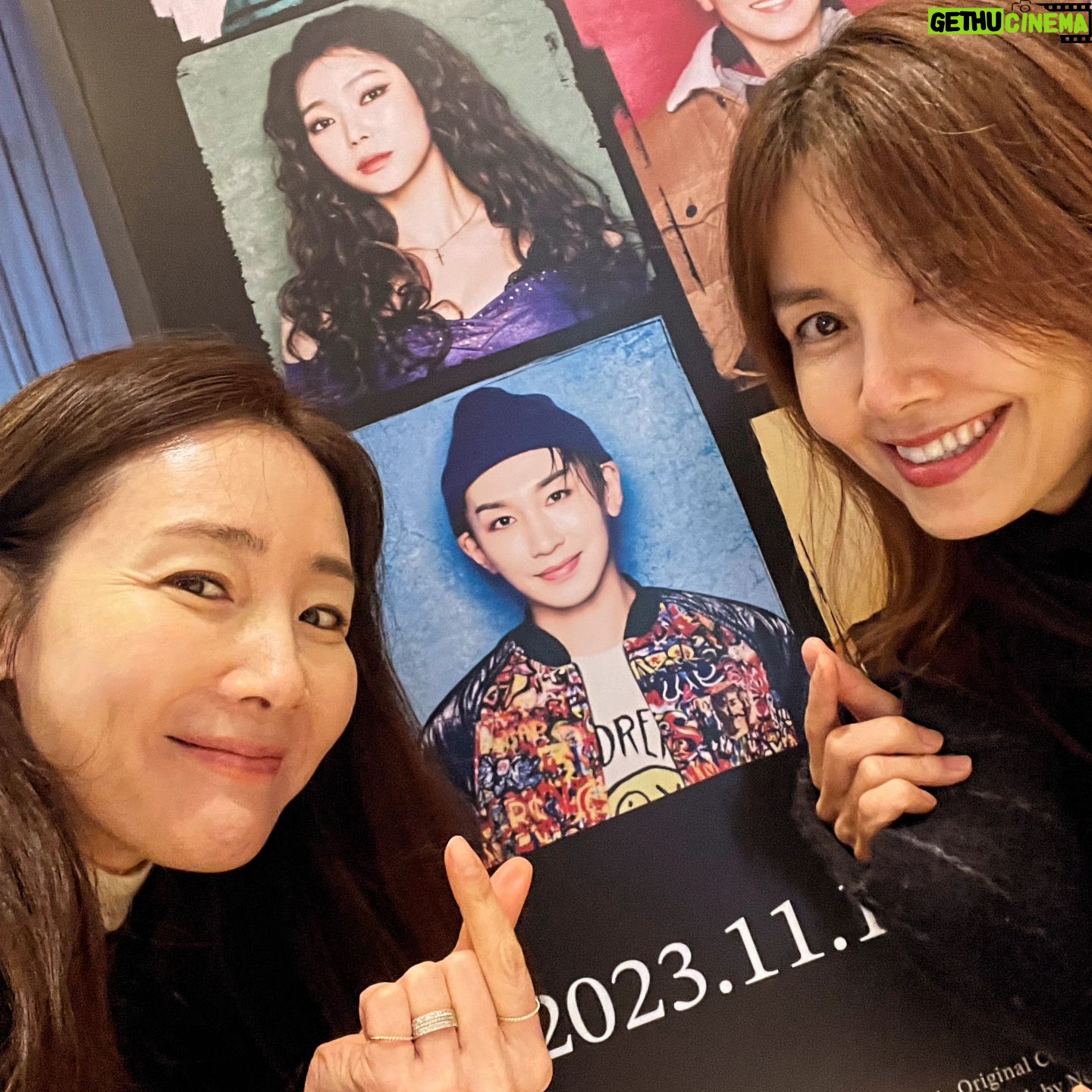 Shin Ae-ra - 8.9K Likes - 지우덕분에
호영씨 초대를 두번이나 받았네요
감사해요♡
내 문화생활파트너 띠우^^
담엔 뭐볼까?