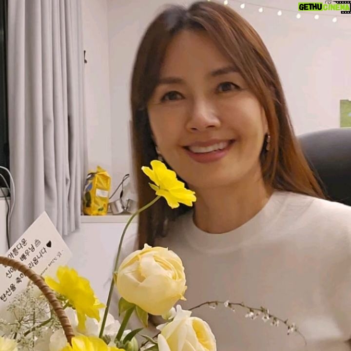 Shin Ae-ra - 14.2K Likes - 작년에 이어
한번더 55번째 생일입니다^^
금쪽가족에게는 벌써 네번째 축하를 받네요.
축하해주신 모든분들, 감사합니다♡