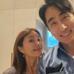 Shin Ae-ra Instagram – 남편이 옥스포드대학초청으로 
6월말에 영국에가요. 
자신의 첫소설 관련 특강차 가는건데 저도  동행하기로 했어요. 
영국은 처음가봐요.
남편의 돕는베필은 뒷전이고 옥스포드,런던의 좋은곳들 ‘신애라이프’에 담고싶은
흑심이 가득하네요ㅎ 
잘찍어와서 보여드릴께요^^

이번을시작으로 
더 훌륭한 한국작가들의 K문학
더불어 K예술도
유럽에 잘알려지게되길 바랍니다. #언젠가우리가같은별을바라본다면
(구 #잘가요언덕)